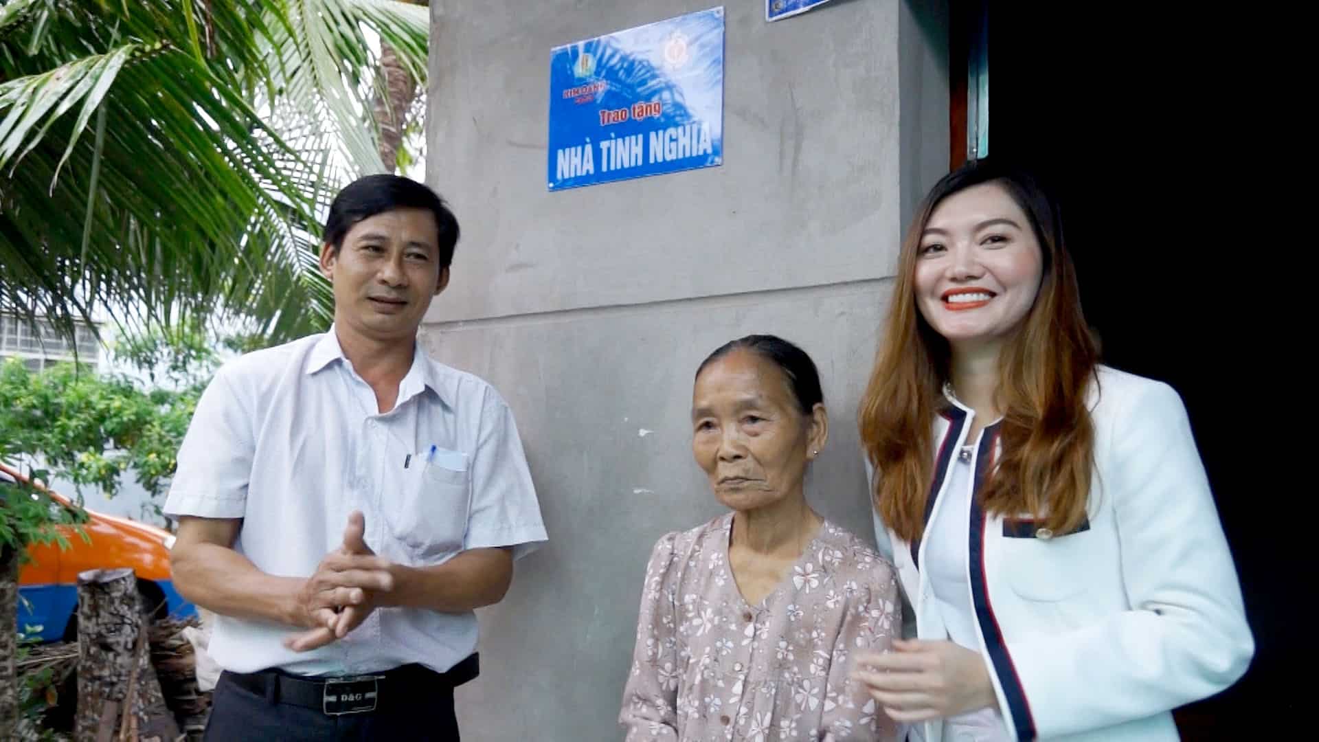 Bàn giao 20 căn nhà tình thương cho các gia đình chính sách tại huyện Giồng Trôm.
