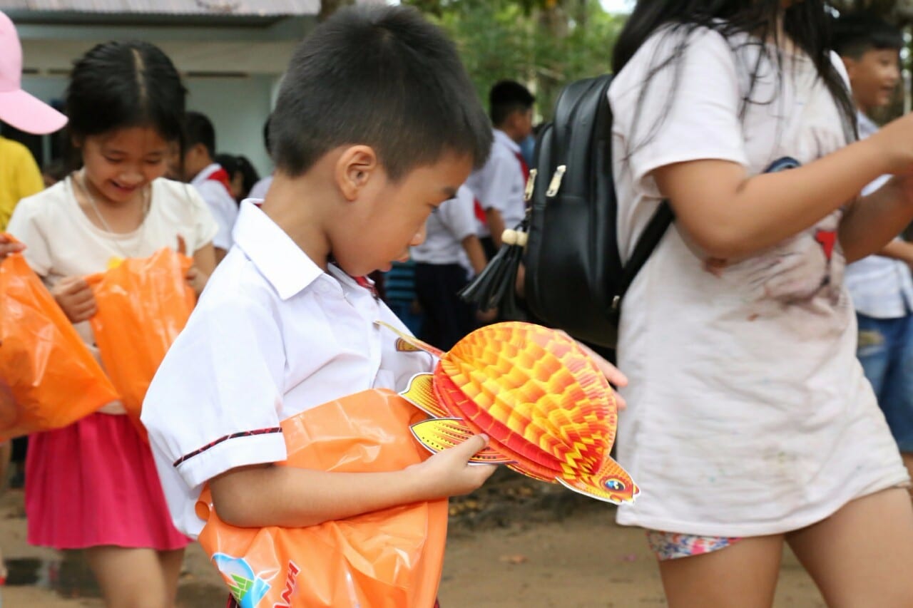 500 PHẦN QUÀ TRUNG THU CHO CÁC EM HỌC SINH KHÓ KHĂN TẠI XÃ SUỐI TRẦU – ĐỒNG NAI