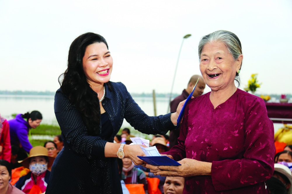 SỐNG LÀ CHO ĐI ĐÂU CHỈ NHẬN RIÊNG MÌNH