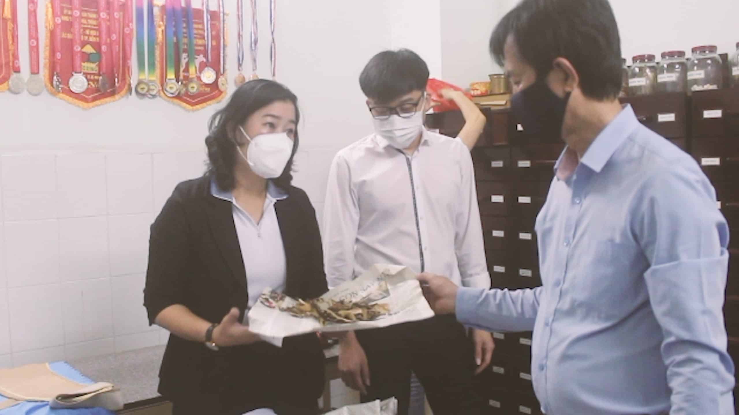 Tủ thuốc Nam “người có giúp người khó”  ở Sài Gòn