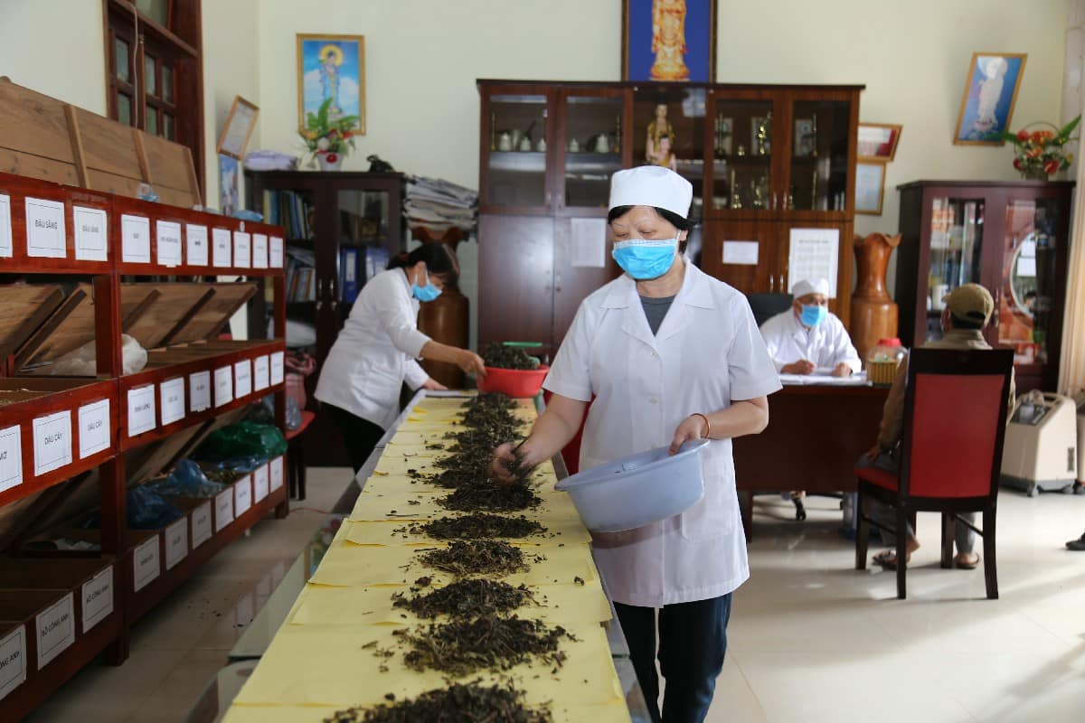 NHỮNG TẤM LÒNG CAO CẢ GIỮA ĐỜI THƯỜNG