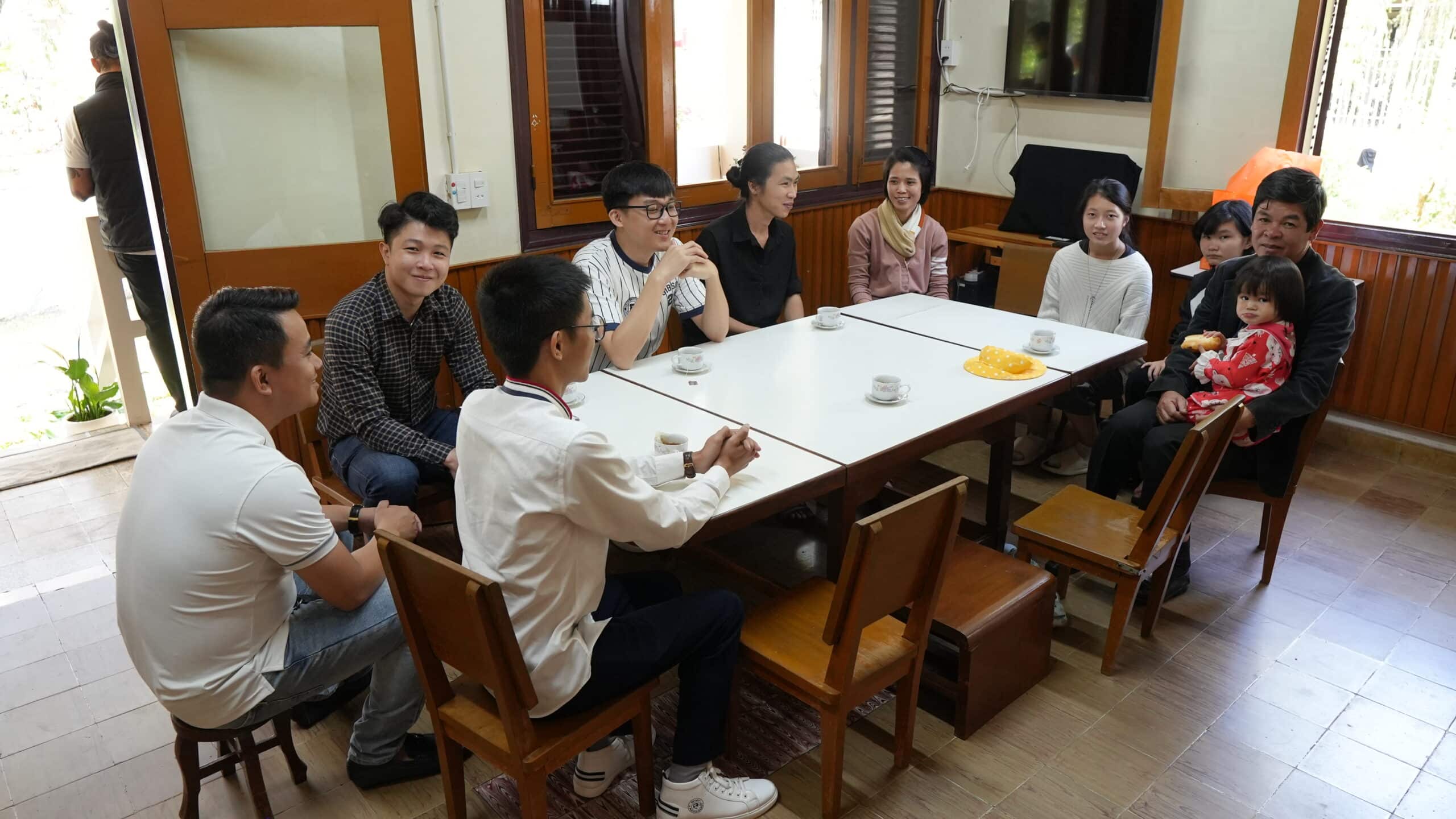 Quỹ Từ thiện Kim Oanh tặng quà và học hỏi kinh nghiệm làng SOS Đà Lạt