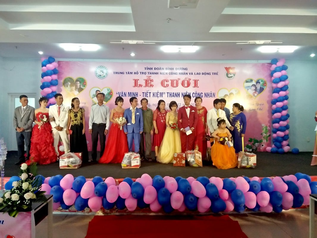 KIM OANH TỔ CHỨC LỄ CƯỚI TẬP THỂ CHO LAO ĐỘNG NGHÈO