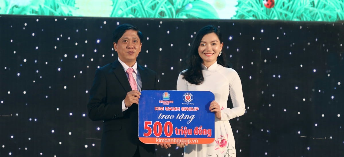 ỦNG HỘ 500 TRIỆU ĐỒNG CHĂM LO TẾT CHO THIẾU NHI NGHÈO TỈNH BÌNH DƯƠNG