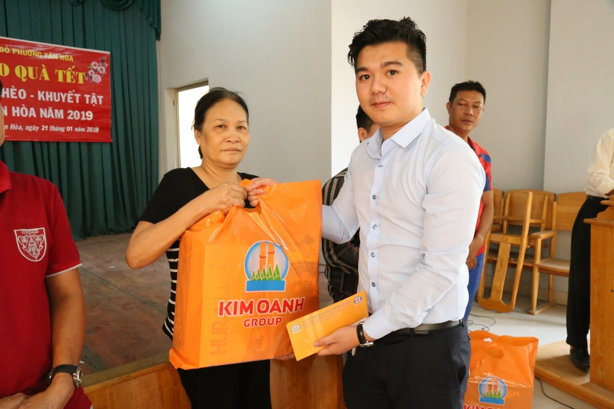 TRAO TẶNG QUÀ TẾT CHO BÀ CON NGHÈO VÀ TRẺ KHUYẾT TẬT PHƯỜNG TÂN HÒA, TP BIÊN HÒA, TỈNH ĐỒNG NAI
