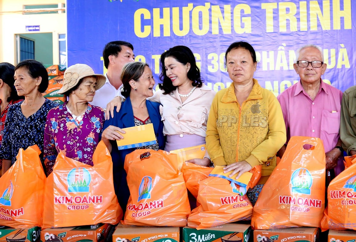 700 PHẦN QUÀ TẾT TRAO TẶNG BÀ CON NGHÈO TỈNH ĐỒNG NAI VÀ BÌNH PHƯỚC