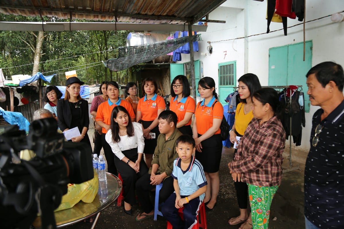 THĂM TẶNG QUÀ ĐỘNG VIÊN CÁC HOÀN CẢNH KHÓ KHĂN HUYỆN PHÚ GIÁO, TỈNH BÌNH DƯƠNG