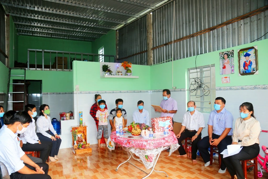 NHÀ ĐẠI ĐOÀN KẾT TẶNG HỘ NGHÈO XÃ AN ĐIỀN, THỊ XÃ BẾN CÁT