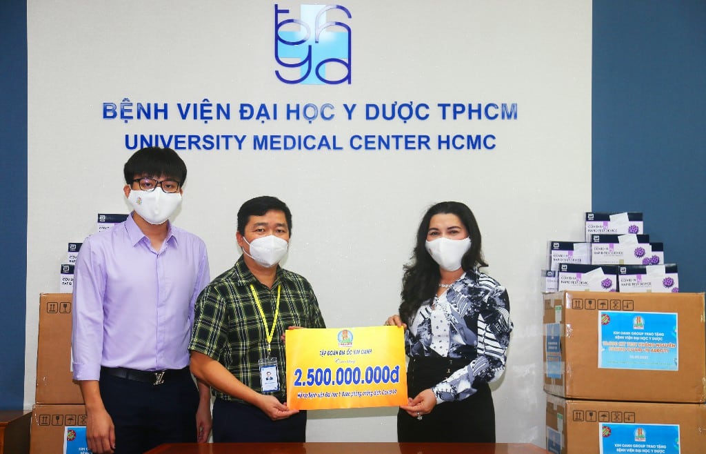 ĐÓNG GÓP 2,5 TỶ ĐỒNG CÙNG NGÀNH Y TẾ TP. HỒ CHÍ MINH CHỐNG DỊCH COVID-19