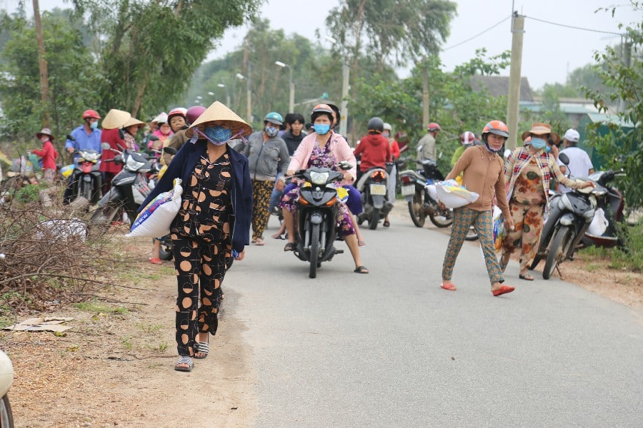550 PHẦN QUÀ TẶNG CHO NHỮNG HOÀN CẢNH KHÓ KHĂN HUYỆN PHÚ VANG, TỈNH THỪA THIÊN HUẾ