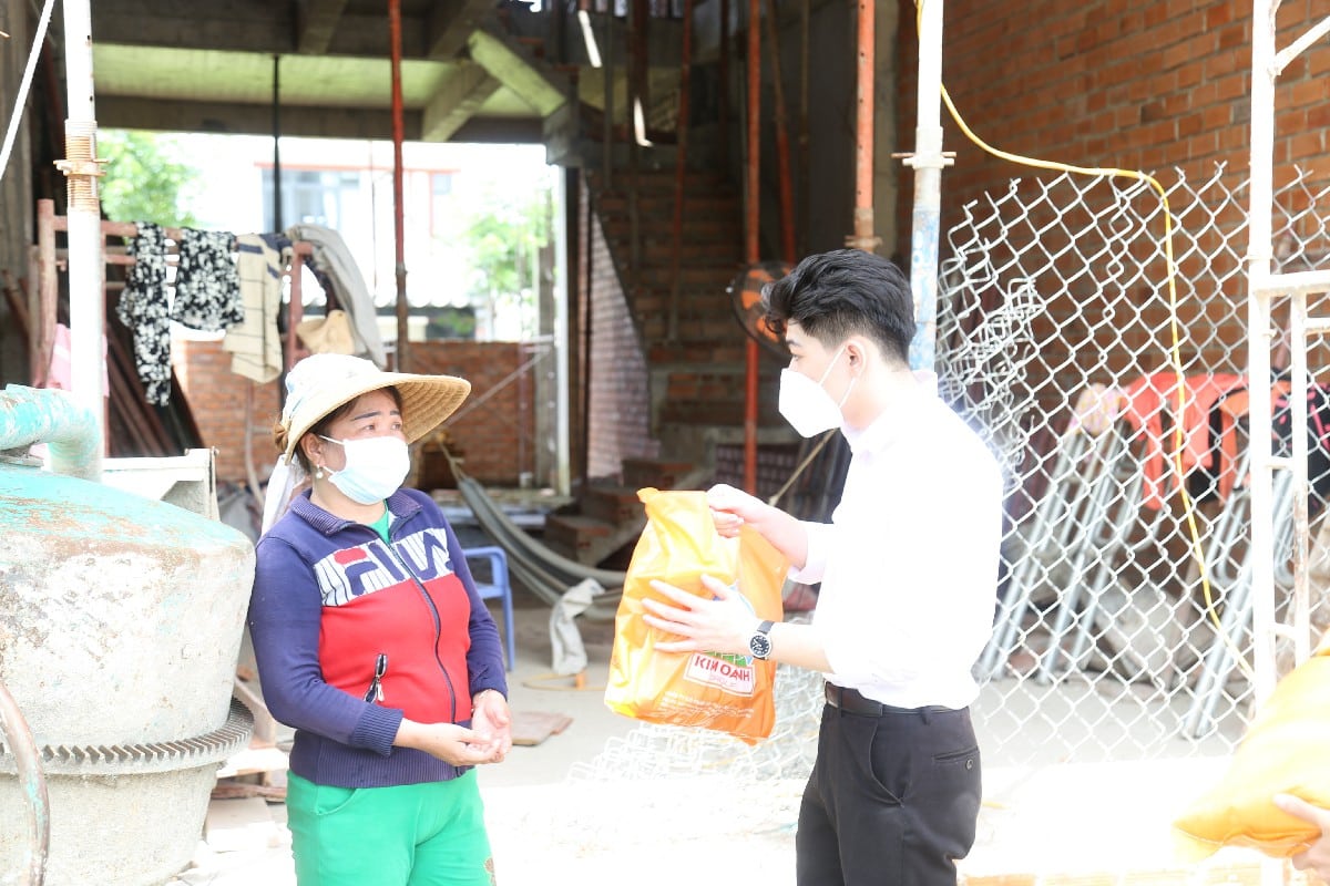 QUỸ TỪ THIỆN KIM OANH TẶNG 700 TÚI AN SINH HỖ TRỢ NGƯỜI DÂN TỈNH BÌNH DƯƠNG VÀ ĐỒNG NAI.