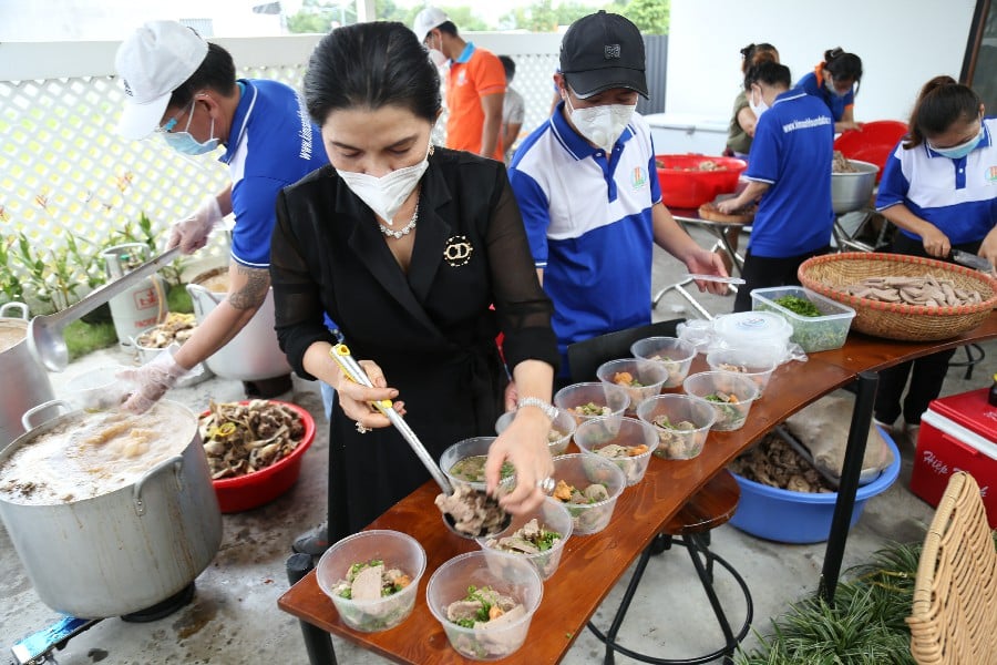 BẾP HỒNG CHIA LỬA TUYẾN ĐẦU