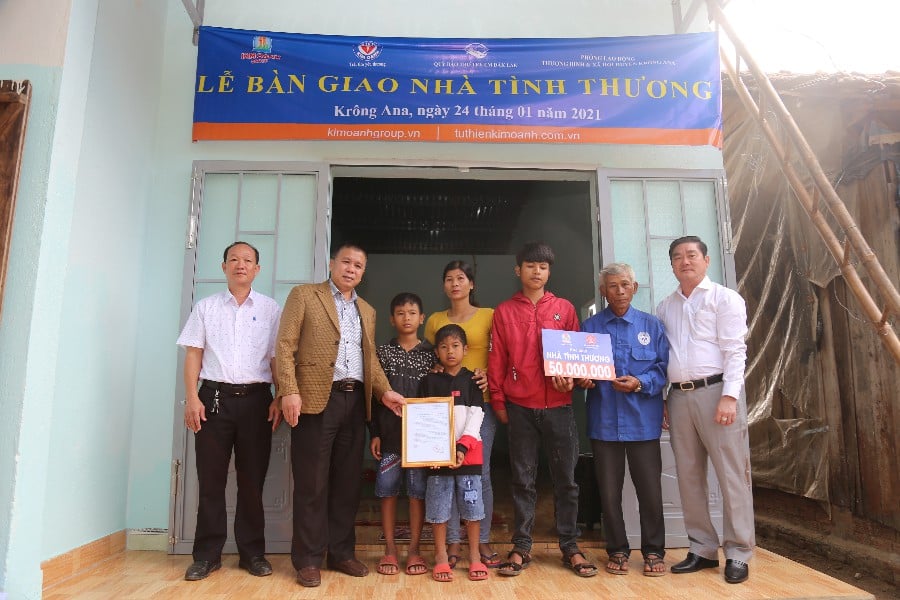BÀN GIAO NHÀ TÌNH THƯƠNG CHO TRẺ CÓ HOÀN CẢNH ĐẶC BIỆT KHÓ KHĂN TỈNH DAKLAK