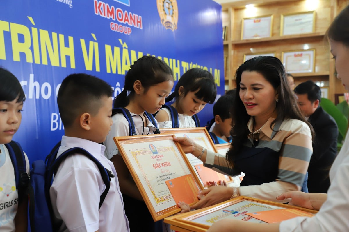 THÀNH CÔNG CỦA CON – CÔNG TRÌNH CỦA CHA MẸ