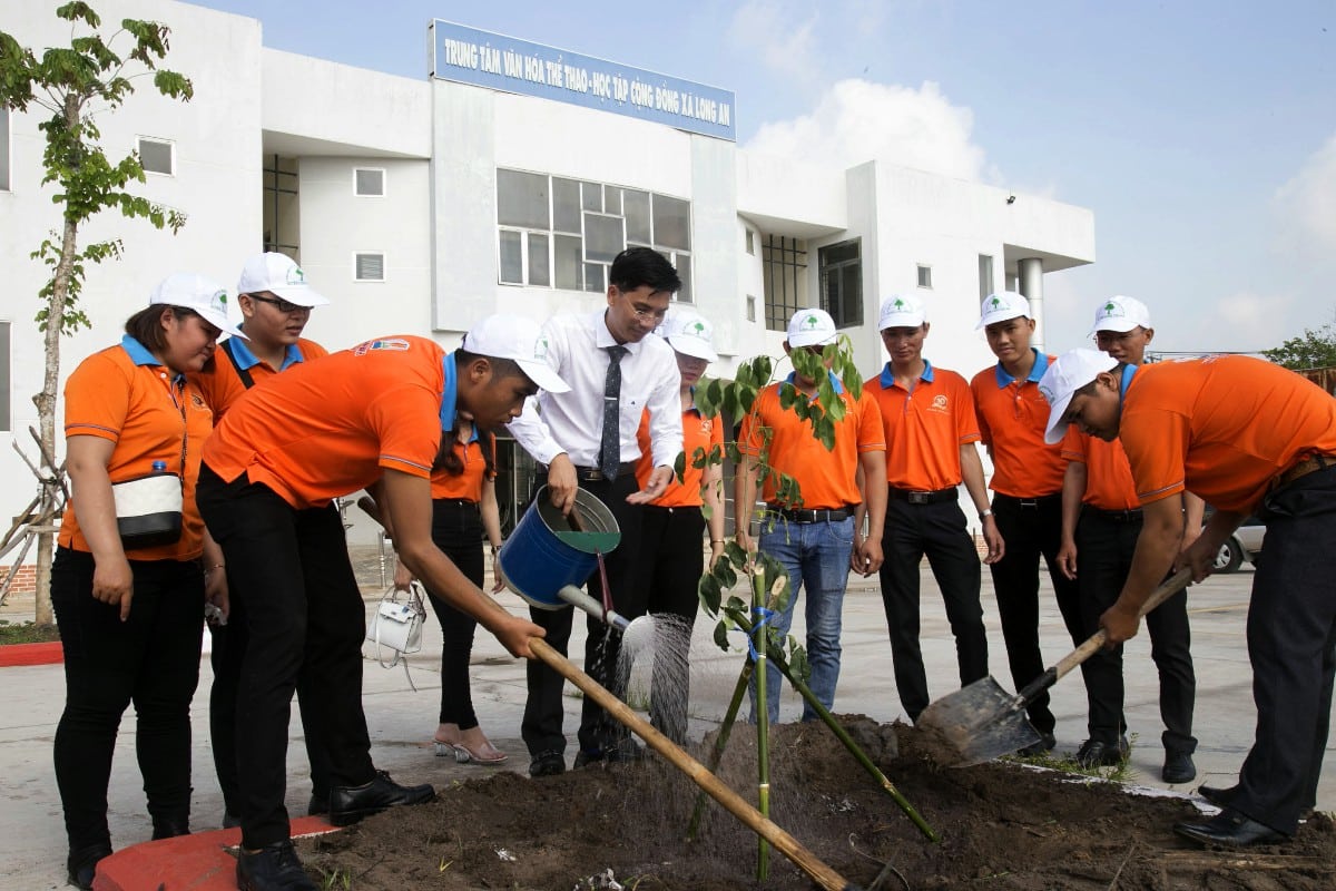 QUÀ SINH NHẬT CỦA CBNV KIM OANH GROUP KÍNH DÂNG LÊN NGƯỜI