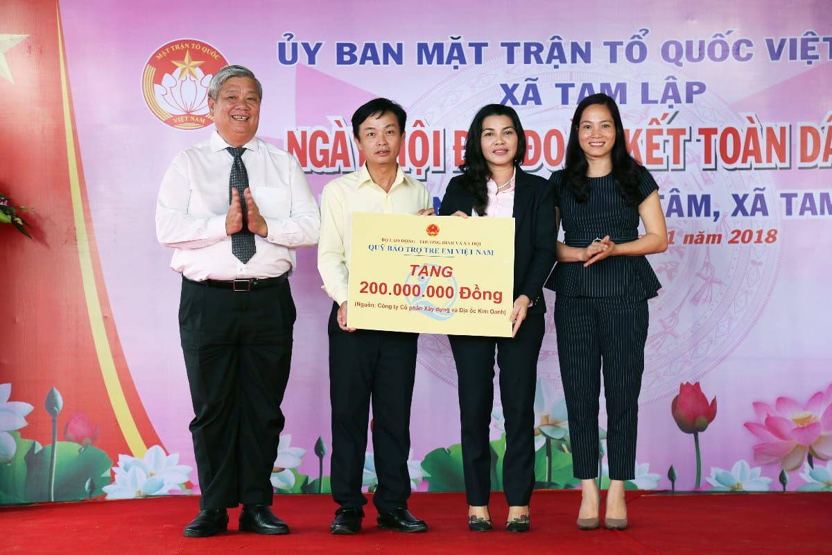 NHỮNG PHẦN QUÀ TRAO TẶNG NHÂN 88 NĂM NGÀY ĐẠI ĐOÀN KẾT TOÀN DÂN TỘC (18/11/1930 – 18/11/2018)