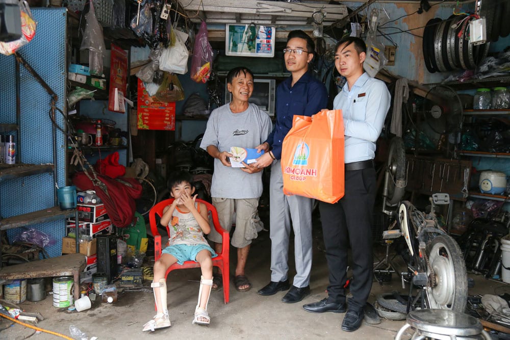 ĐỒNG HÀNH CÙNG CHƯƠNG TRÌNH SAN SẺ YÊU THƯƠNG, THĂM VÀ TẶNG QUÀ CHO NHỮNG HOÀN CẢNH KHÓ KHĂN TẠI TP. THỦ DẦU MỘT