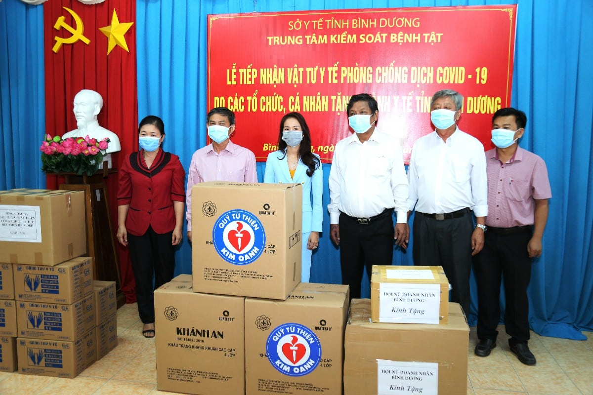 TẶNG 65.000 CHIẾC KHẨU TRANG CHO CÁC ĐƠN VỊ Y TẾ TUYẾN ĐẦU PHÒNG CHỐNG COVID-19