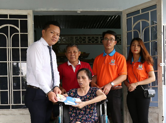 TẶNG QUÀ 2 HOÀN CẢNH KHÓ KHĂN Ở HUYỆN DẦU TIẾNG, TỈNH BÌNH DƯƠNG