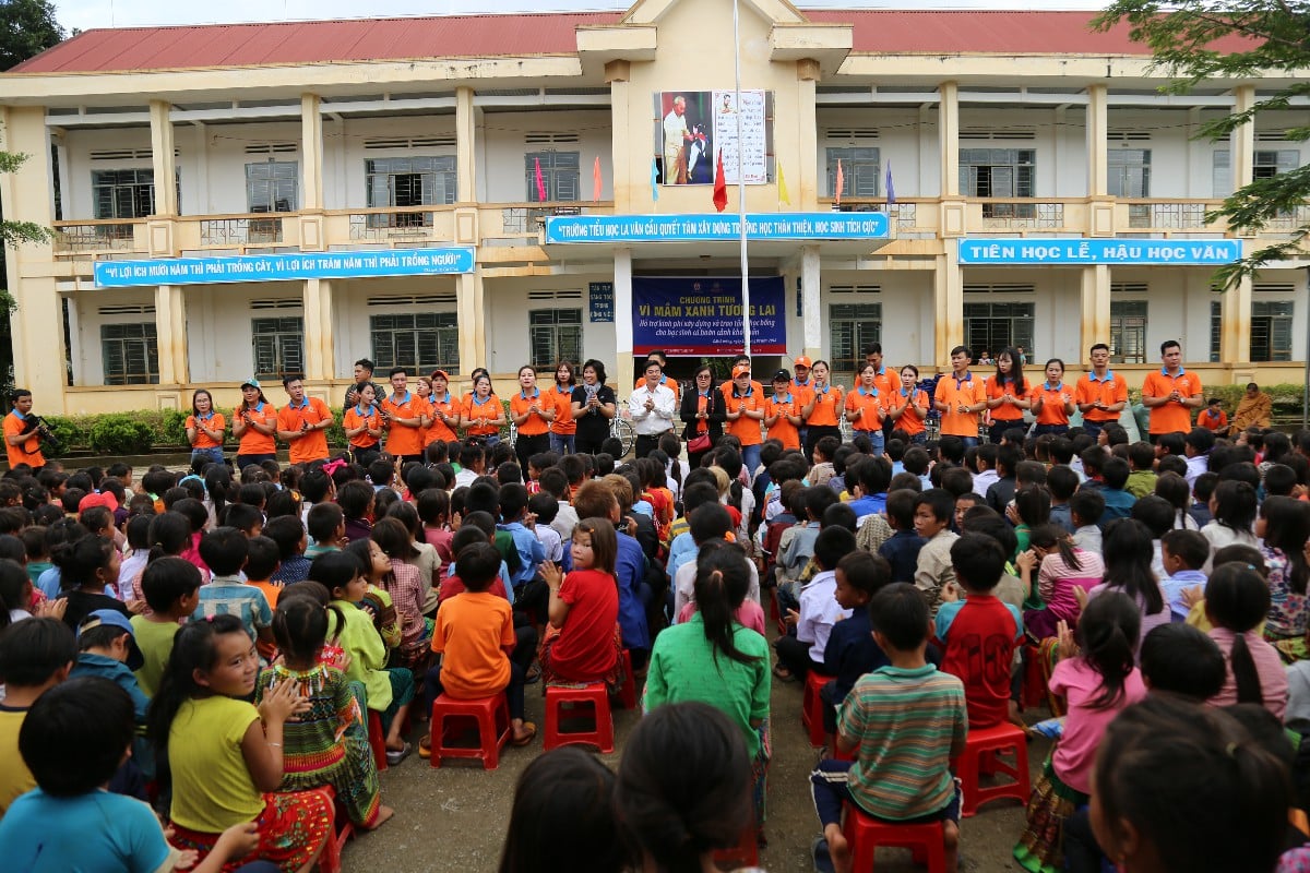 TỪ THIỆN KIM OANH CHUNG TAY VÌ CỘNG ĐỒNG