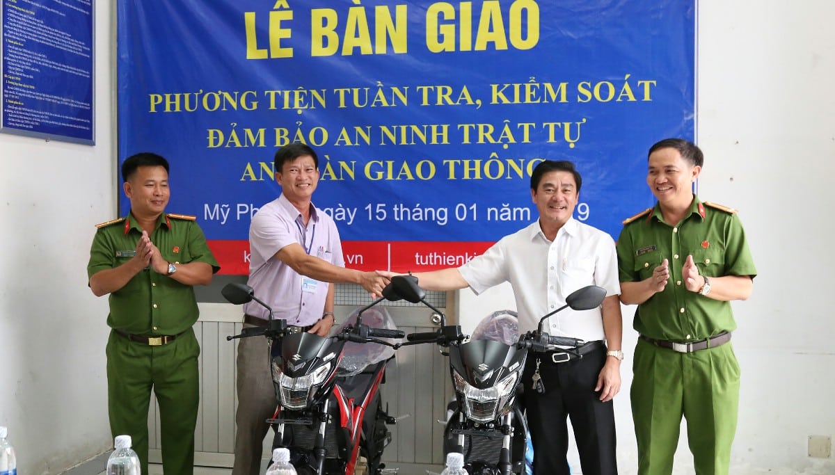 BÀN GIAO PHƯƠNG TIỆN TUẦN TRA, KIỂM SOÁT CHO BAN AN TOÀN GIAO THÔNG PHƯỜNG MỸ PHƯỚC, THỊ XÃ BẾN CÁT, TỈNH BÌNH DƯƠNG