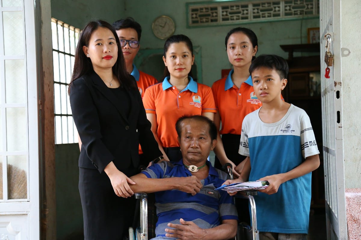 TRAO TẶNG KINH PHÍ CHO CÁC GIA ĐÌNH KHÓ KHĂN Ở ẤP RẠCH BẮP, THỊ XÃ BẾN CÁT, TỈNH BÌNH DƯƠNG