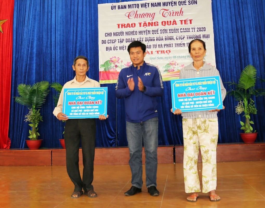 2 CĂN NHÀ VÀ 50 PHẦN QUÀ TẾT TRAO TẶNG CHO NHỮNG GIA ĐÌNH KHÓ KHĂN TỈNH QUẢNG NAM
