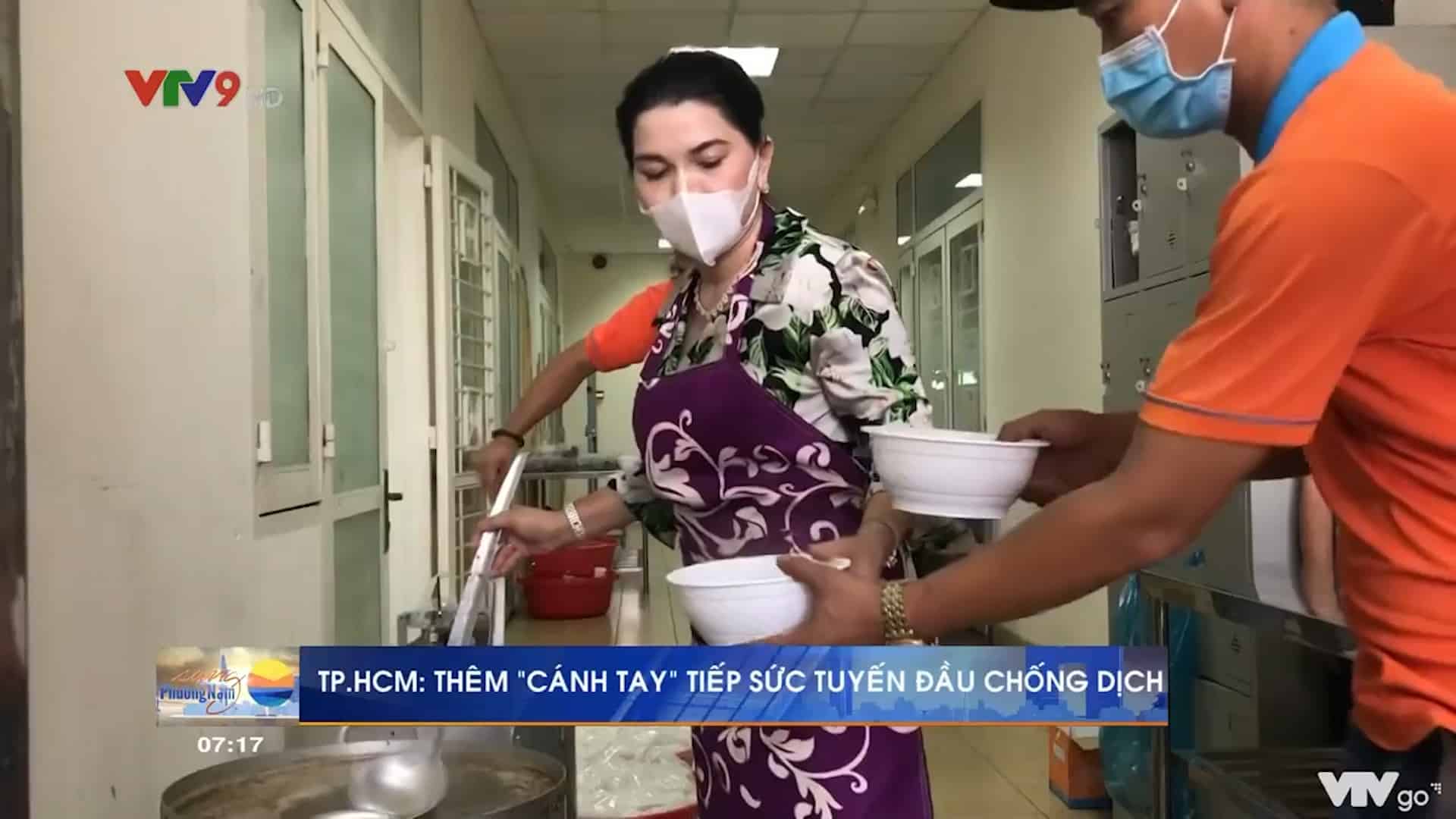 CHỦ TỊCH HĐQT TẬP ĐOÀN KIM OANH TỰ TAY NẤU ĂN GỬI TẶNG TUYẾN ĐẦU CHỐNG DỊCH COVID-19