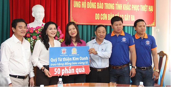 Hỗ trợ 550 triệu đồng cho đồng bào vùng tâm bão tỉnh Khánh Hoà