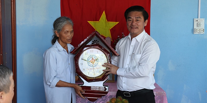 Trao tặng 11 căn nhà cho các hộ gia đình gặp khó khăn về nhà ở tại Đồng Nai