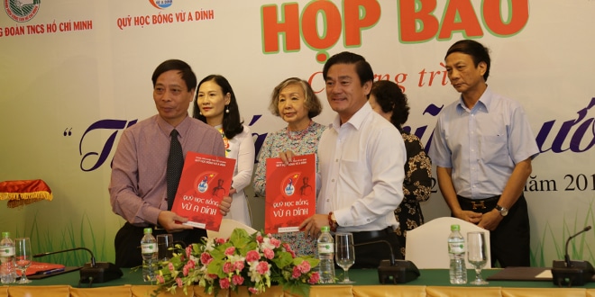 Cam kết tài trợ 4 tỷ đồng cho chương trình “Thắp sáng những ước mơ -2018”