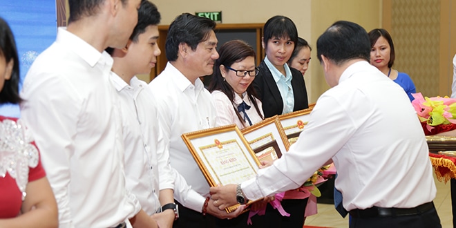 Kim Oanh Group vinh dự đón nhận bằng khen Chủ tịch UBND tỉnh Bình Dương