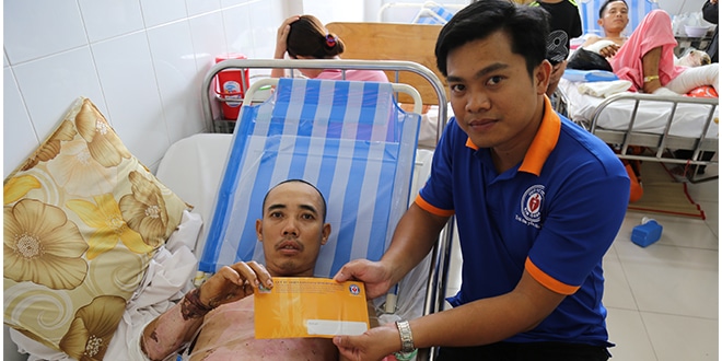 Hỗ trợ viện phí cho anh nông dân nghèo bị điện giật