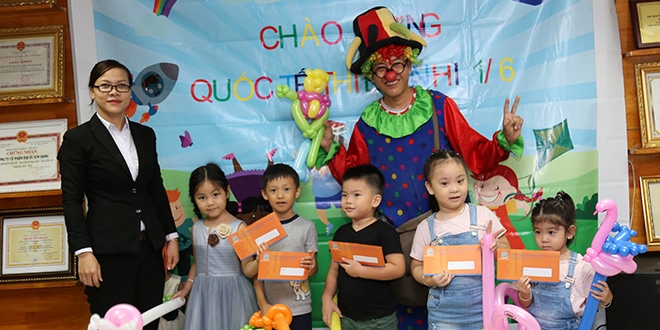 “U não là gì hở mẹ, sao bác sĩ chữa hoài không hết?”