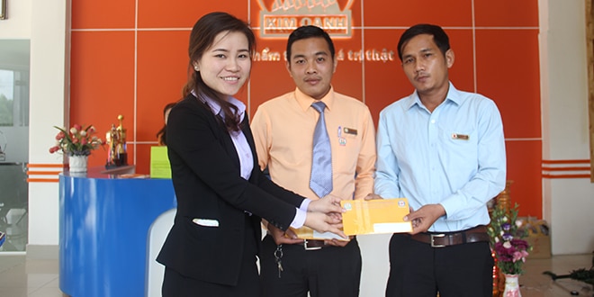 Hỗ trợ 23 triệu đồng giúp gia đình cán bộ nhân viên Kim Oanh Group khắc phục thiệt hại sau bão lũ