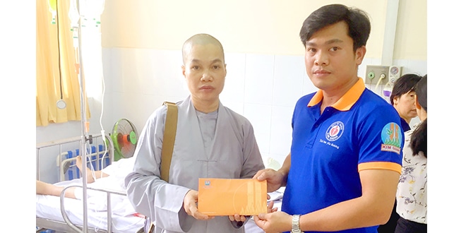 Hỗ trợ viện phí cho sư Cô bị lửa thiêu sống