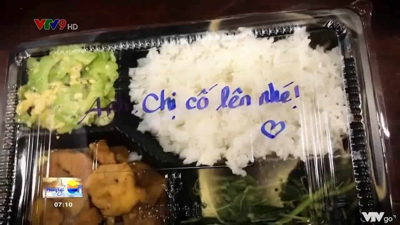 CÓ NHỮNG TẤM LÒNG LUÔN VÌ MỌI NGƯỜI TRONG ĐẠI DỊCH COVID-19
