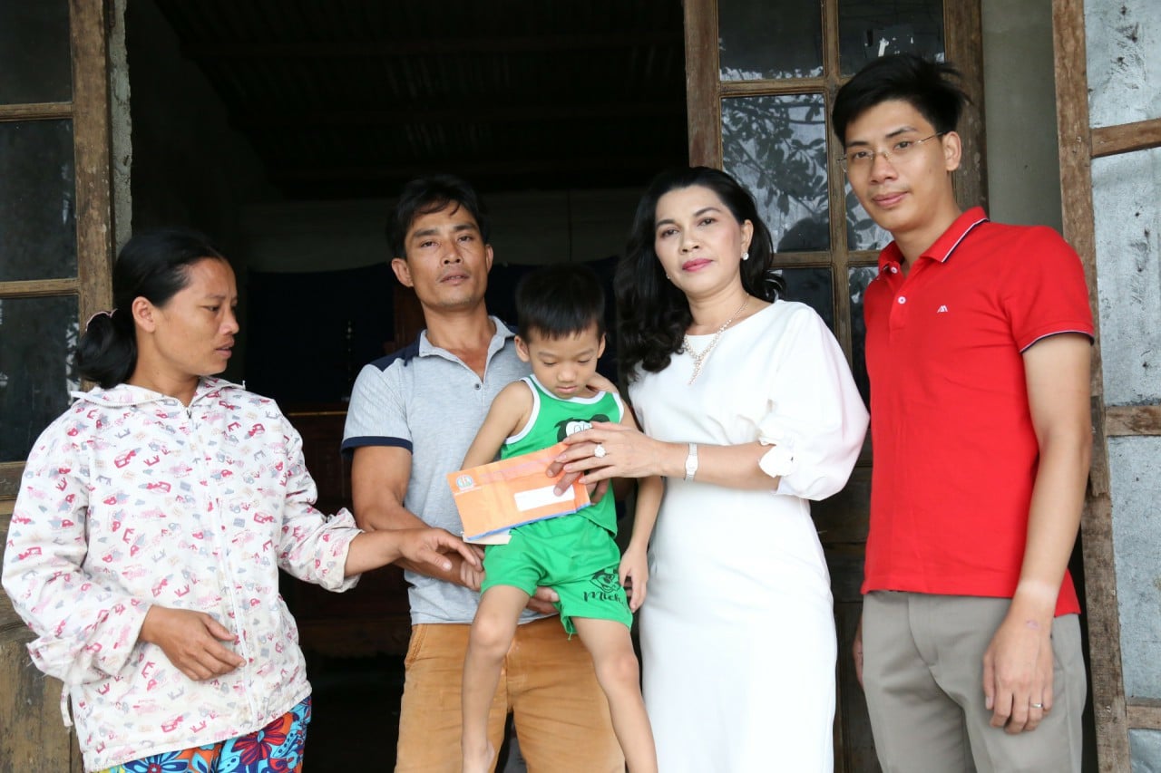TRAO HỖ TRỢ VIỆN PHÍ ĐIỀU TRỊ BỆNH CHO 3 HOÀN CẢNH KHÓ KHĂN TẠI XÃ VINH PHÚ, HUYỆN PHÚ VANG, TỈNH THỪA THIÊN HUẾ