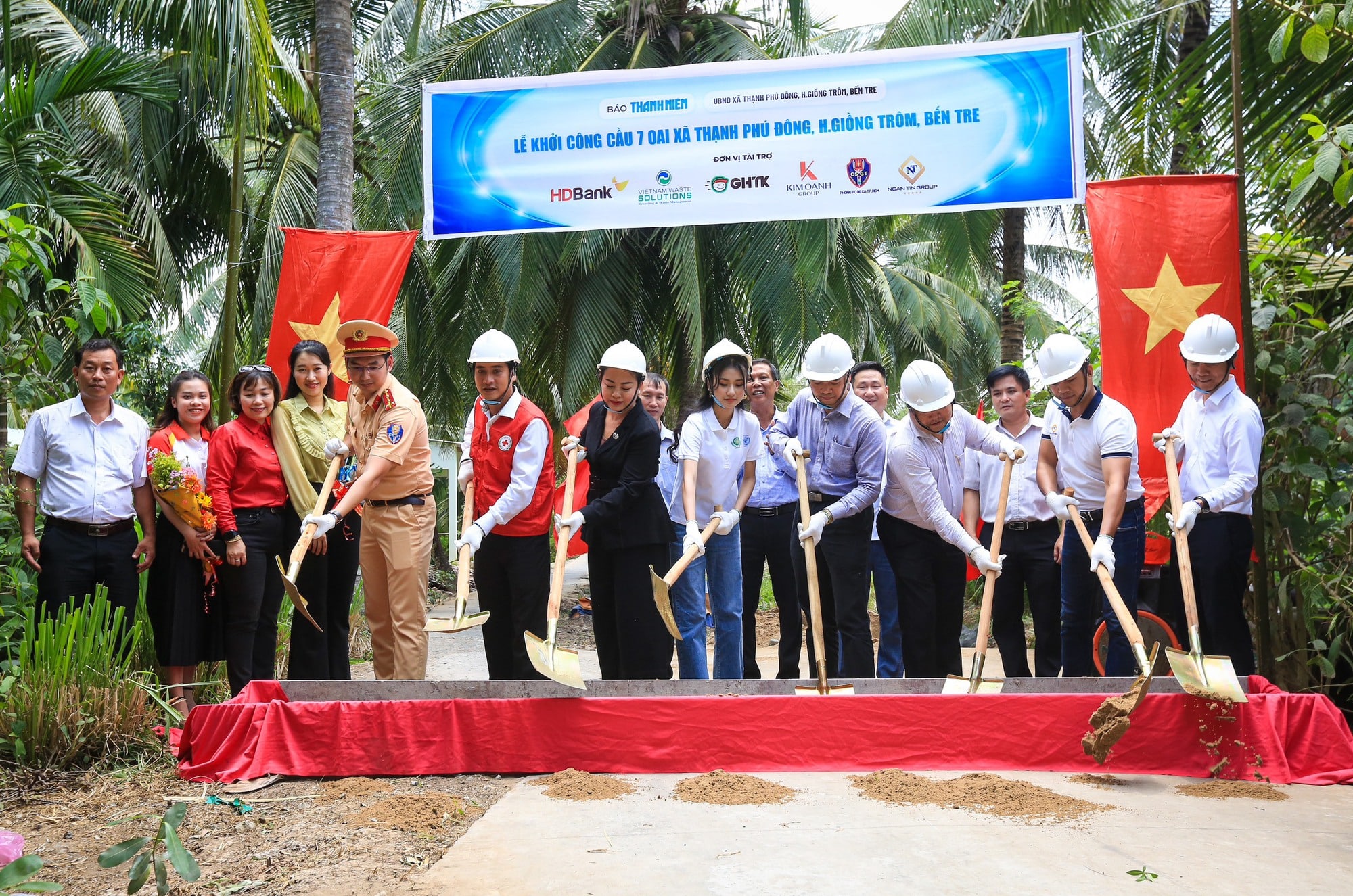 Quỹ Từ thiện Kim Oanh cùng báo Thanh Niên xây cầu dân sinh cho bà con xứ dừa