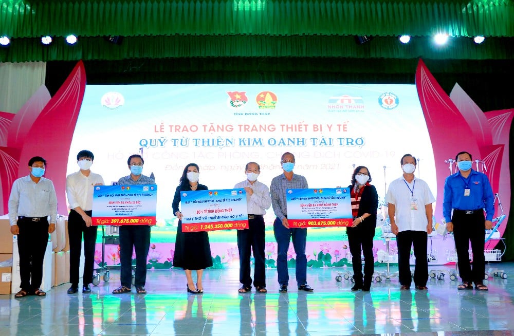 QUỸ TỪ THIỆN KIM OANH TẶNG THIẾT BỊ Y TẾ GIÚP CÁC TỈNH BÌNH DƯƠNG, LONG AN VÀ ĐỒNG THÁP TRỊ GIÁ 4,5 TỶ ĐỒNG.
