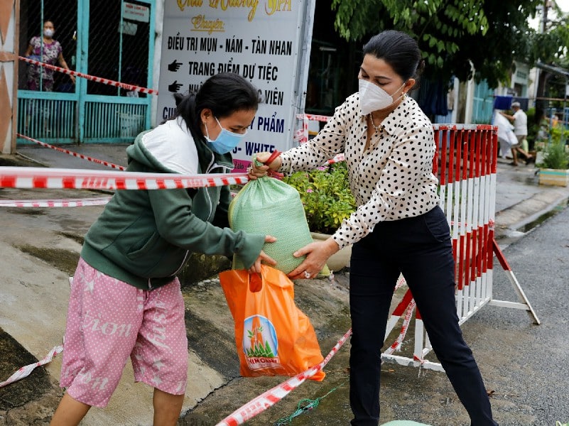 DOANH NHÂN ĐẶNG THỊ KIM OANH: NẶNG LÒNG VỚI CỘNG ĐỒNG