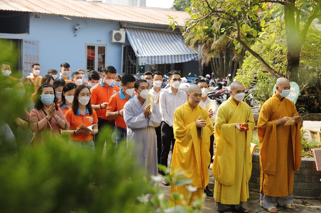 QUỸ TỪ THIỆN KIM OANH TƯỞNG NIỆM VÀ CẦU SIÊU NHỮNG NẠN NHÂN COVID-19