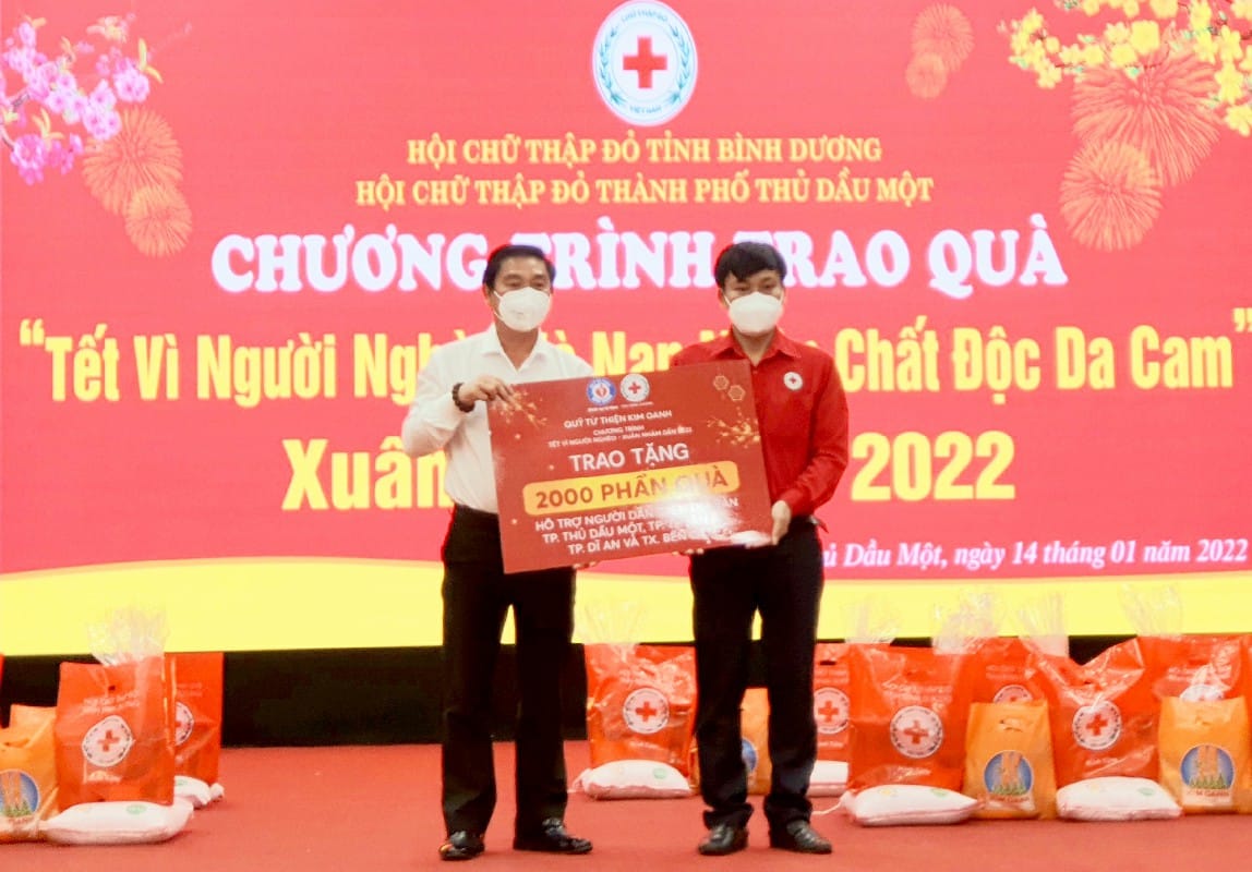 QUỸ TỪ THIỆN KIM OANH CHUNG TAY CHĂM LO TẾT CHO NGƯỜI KHÓ KHĂN TỈNH BÌNH DƯƠNG