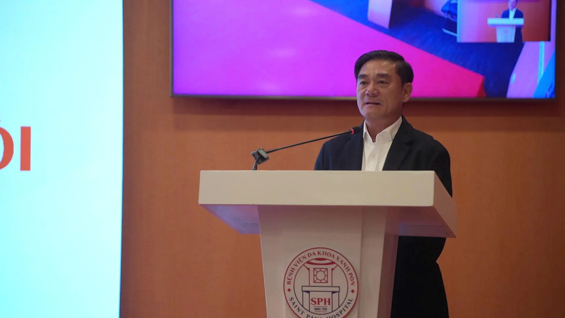 Ông Nguyễn Thuận, Phó Chủ tịch HĐQT Tập đoàn Kim Oanh, Phó Chủ tịch Hội đồng Quản lý Quỹ Khởi Sự Từ Tâm, phát biểu tại chương trình cho biết: suốt 17 năm qua, Quỹ Khởi Sự Từ Tâm cũng như Tập đoàn Kim Oanh luôn kiên định theo đuổi hoạt động kinh doanh gắn liền với trách nhiệm xã hội, đặc biệt dành sự quan tâm sâu sắc đến trẻ em có hoàn cảnh đặc biệt. Nhân dịp này, ông cũng gửi lời cảm ơn đến Báo Nhân Dân đã đồng hành cùng chương trình học bổng, đồng thời tri ân các bệnh viện trên cả nước đã hỗ trợ Quỹ trong việc tiếp cận, kết nối và chăm sóc các em nhỏ có người thân hiến tạng nhân đạo – một nghĩa cử cao đẹp, lan tỏa giá trị nhân văn sâu sắc trong cộng đồng.