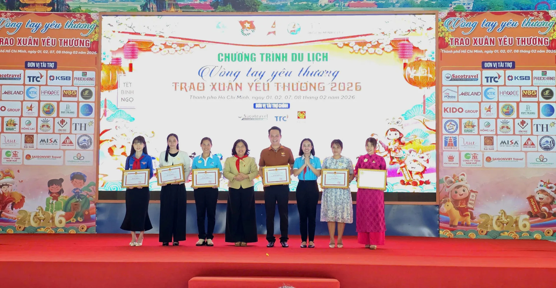 Quỹ Khởi Sự Từ Tâm nhận Bằng khen của UBND TP.HCM trong chương trình “Vòng tay yêu thương”