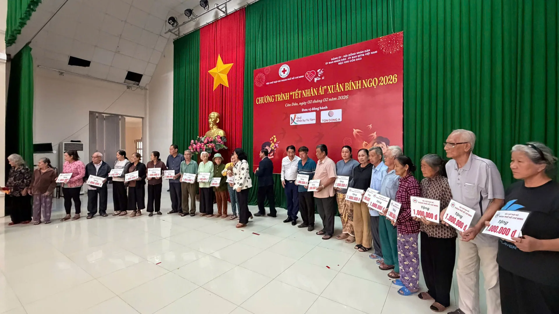 Quà Tết đến với đặc khu Côn Đảo