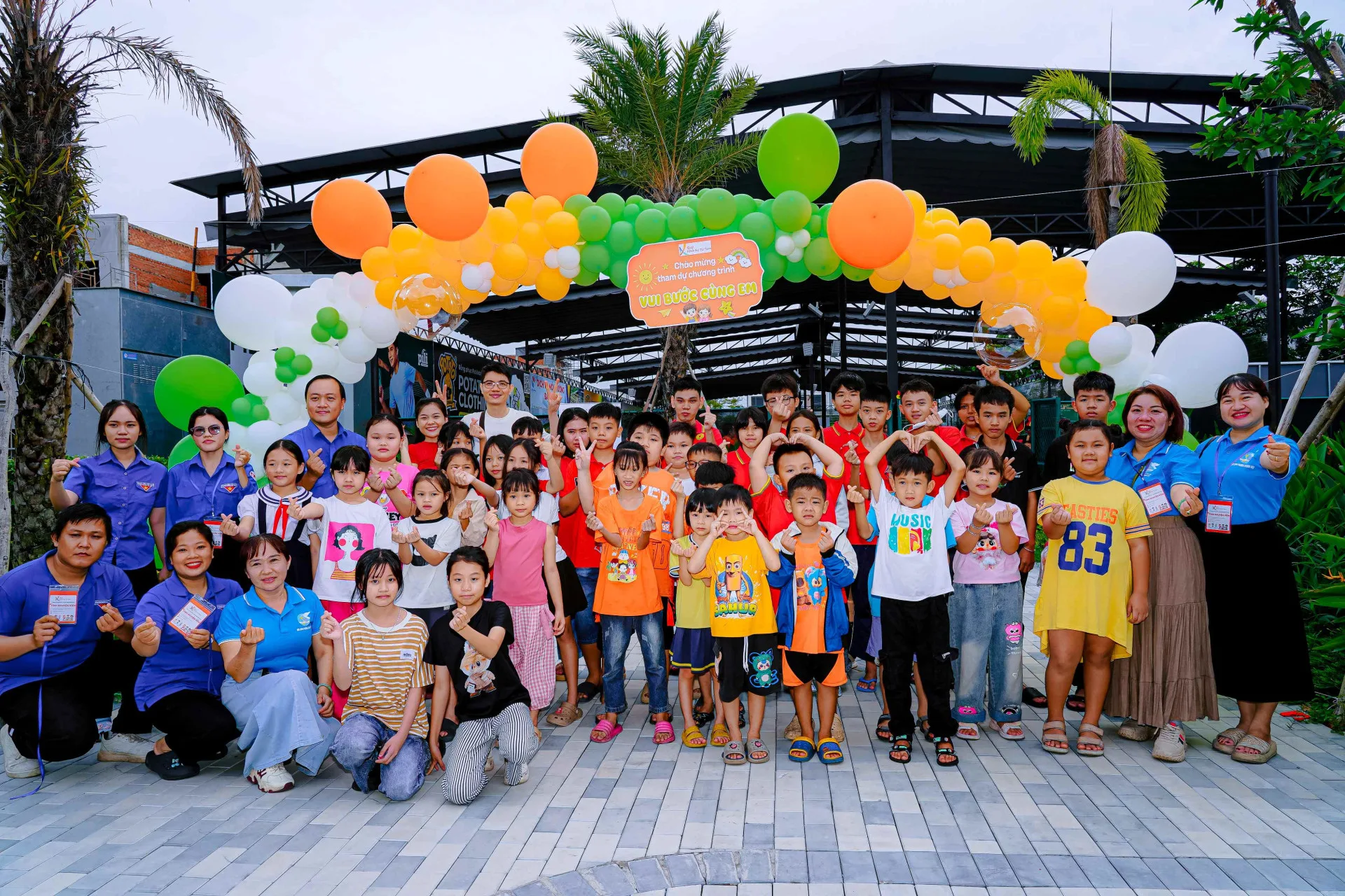 300 TRẺ EM KHÓ KHĂN VUI TẾT THIẾU NHI 1/6 TẠI K-HOME NEW CITY