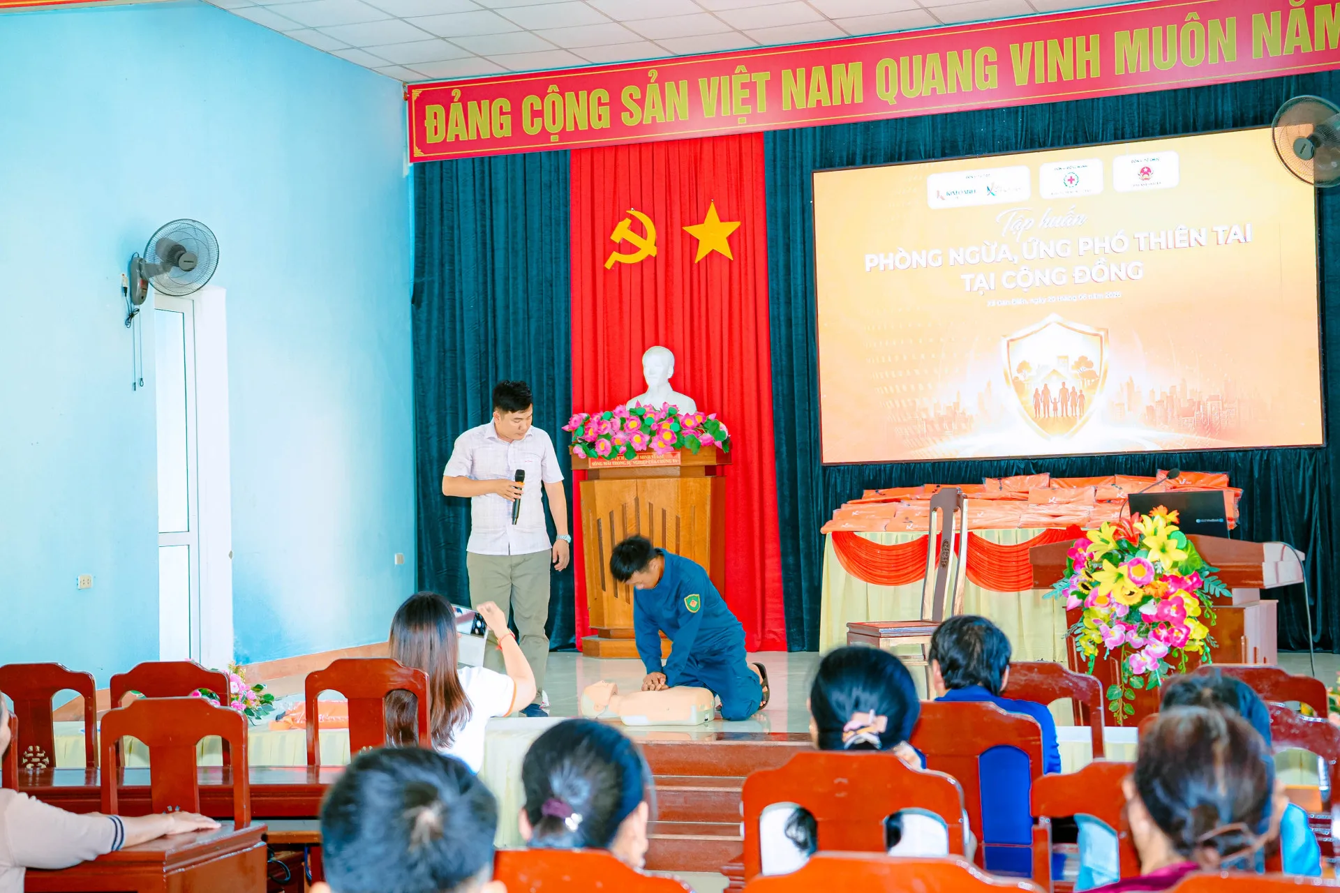 TẬP HUẤN CỨU HỘ CHO NGƯỜI DÂN VÙNG “RỐN LŨ” ĐAN ĐIỀN TRƯỚC MÙA MƯA BÃO