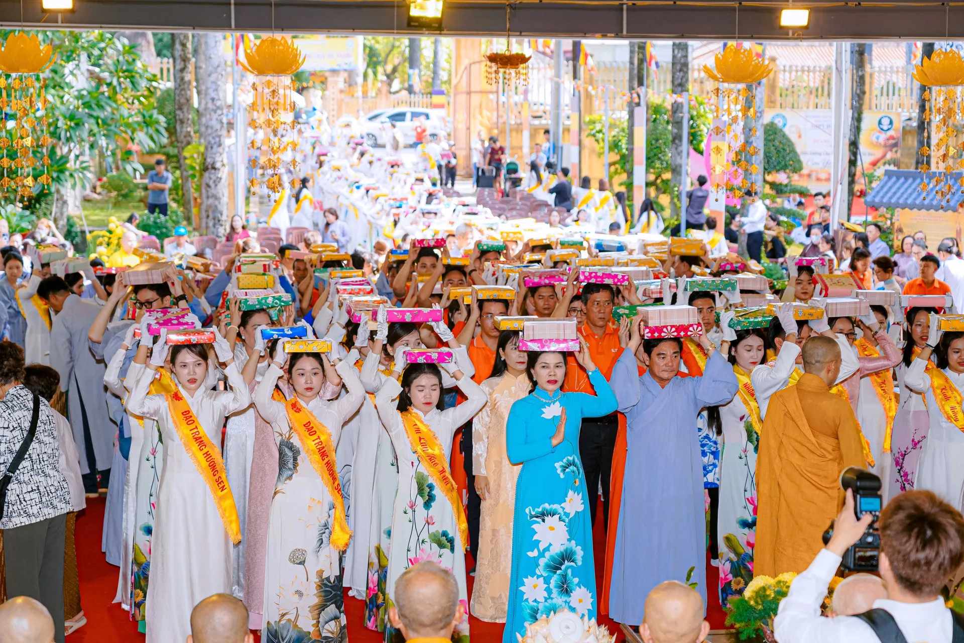 CBNV KIM OANH GROUP KẾT DUYÊN LÀNH QUA HẠNH DÂNG PHÁP Y