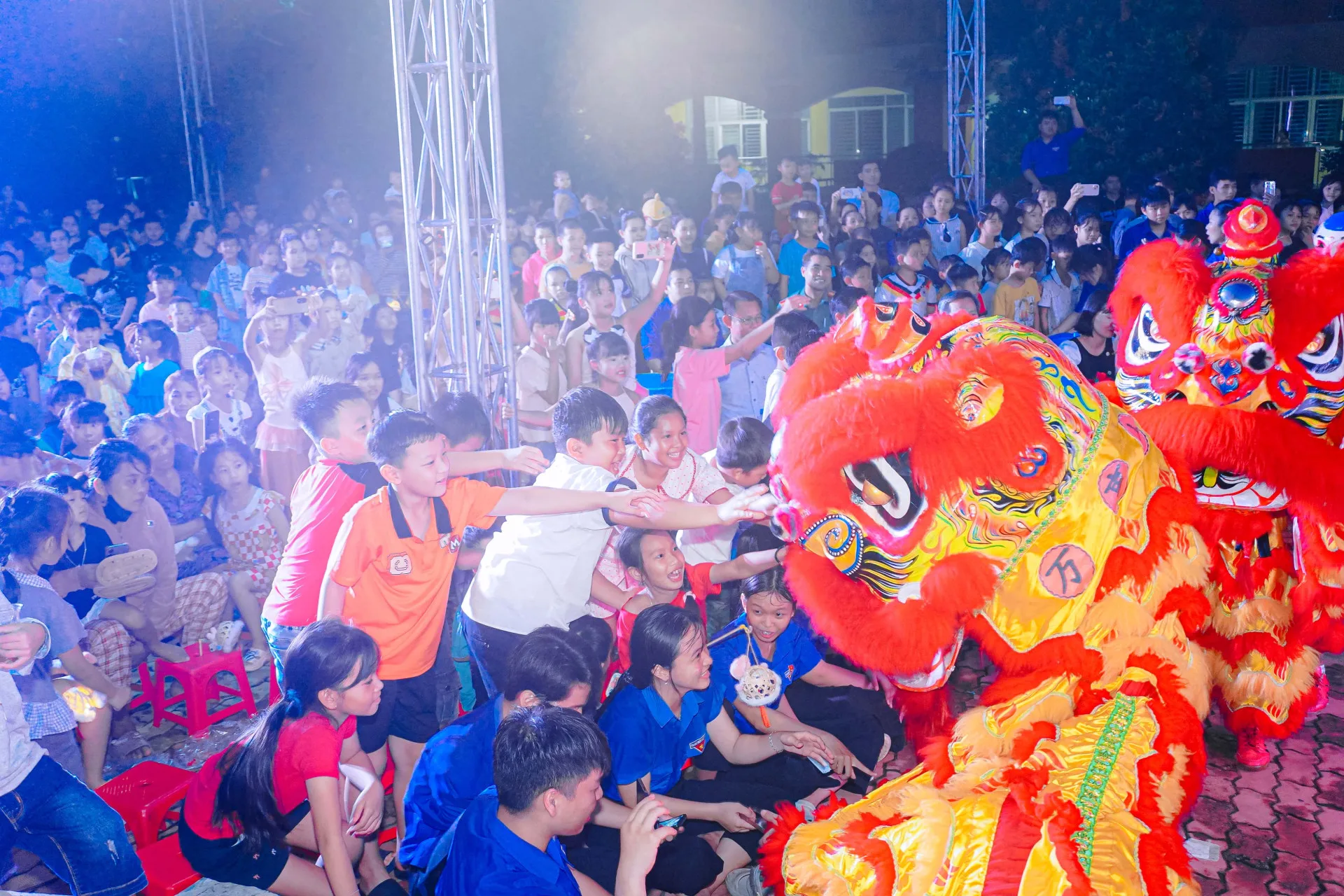 ƯỚC MƠ CỦA HÙNG VÀ NHỮNG CHUYỆN TRĂNG NON Ở DẦU TIẾNG